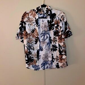 Hawaiian shirt, button down,has front pocket, and good condition.